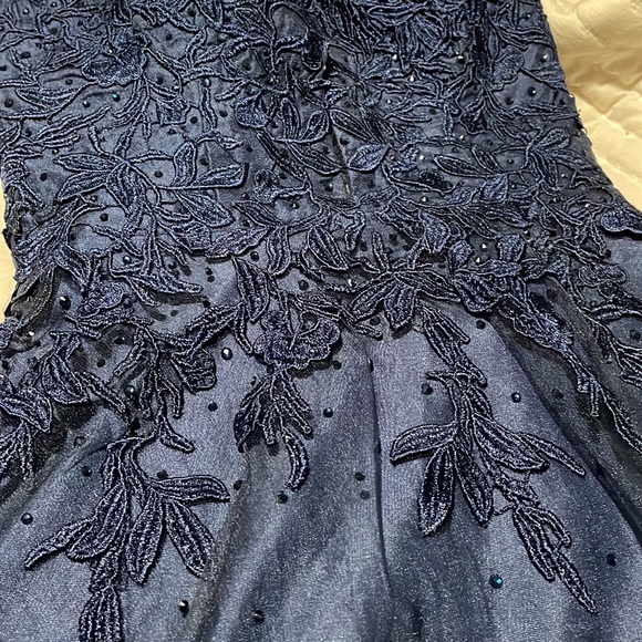 Mesh Applique Plunging Lace Up A Line Dress - Picture 6 of 8